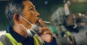 Man smoking at work who isn’t familiar with what are the smoking rules at work